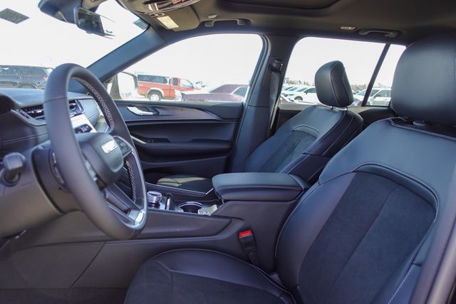 new 2025 Jeep Grand Cherokee car, priced at $44,670