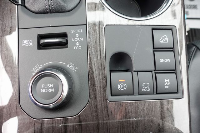 new 2025 Toyota Highlander car