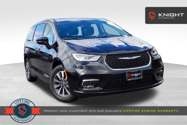 used 2024 Chrysler Pacifica Hybrid car, priced at $28,798