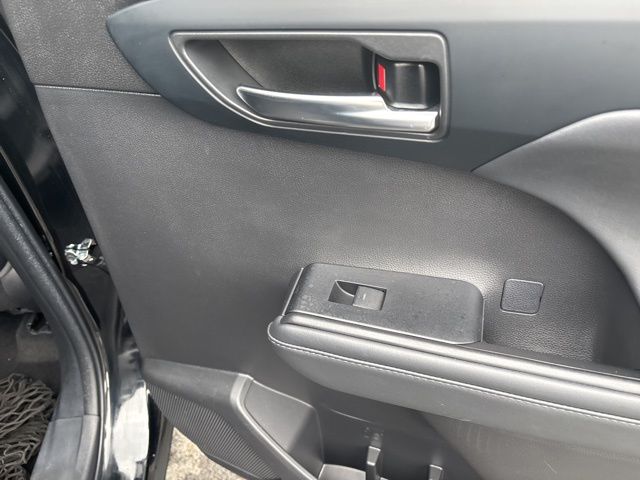 used 2022 Toyota Highlander car, priced at $35,699