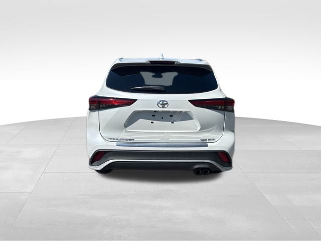 used 2022 Toyota Highlander car, priced at $39,599
