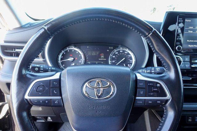 used 2022 Toyota Highlander car, priced at $33,000