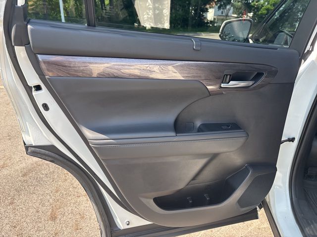 used 2021 Toyota Highlander Hybrid car, priced at $43,699