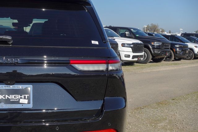 new 2025 Jeep Grand Cherokee car, priced at $44,170