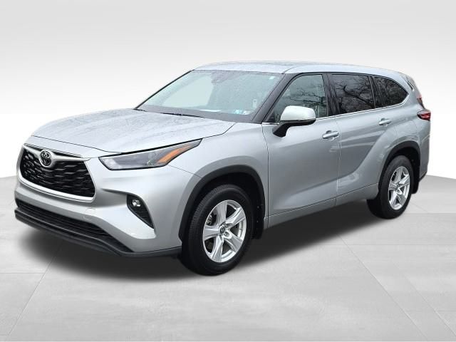 used 2022 Toyota Highlander car, priced at $31,999