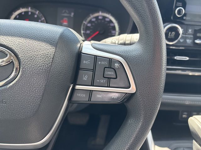used 2022 Toyota Highlander car, priced at $31,199