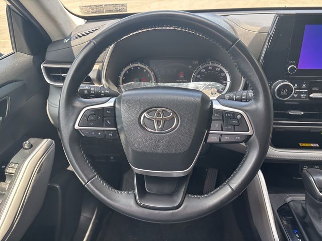 used 2023 Toyota Highlander car, priced at $36,699