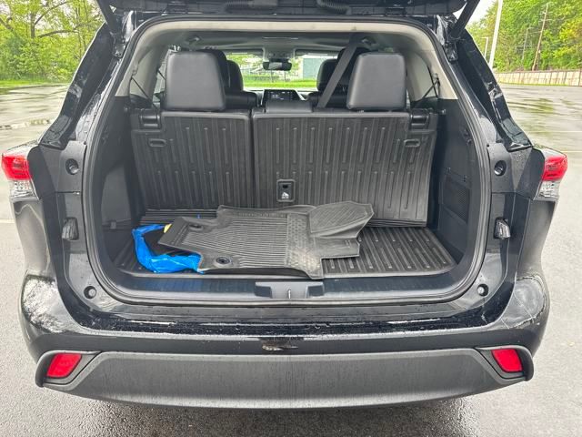 used 2022 Toyota Highlander car, priced at $36,099