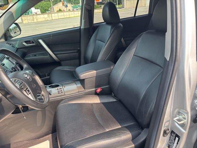used 2013 Toyota Highlander car, priced at $15,999