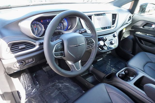 new 2025 Chrysler Pacifica car, priced at $41,290