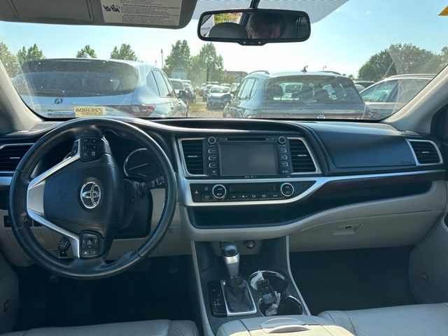 used 2015 Toyota Highlander car, priced at $21,960