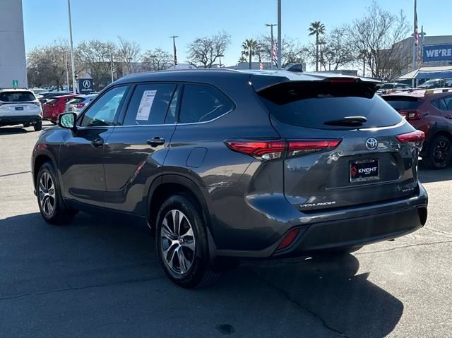 used 2022 Toyota Highlander car, priced at $34,314