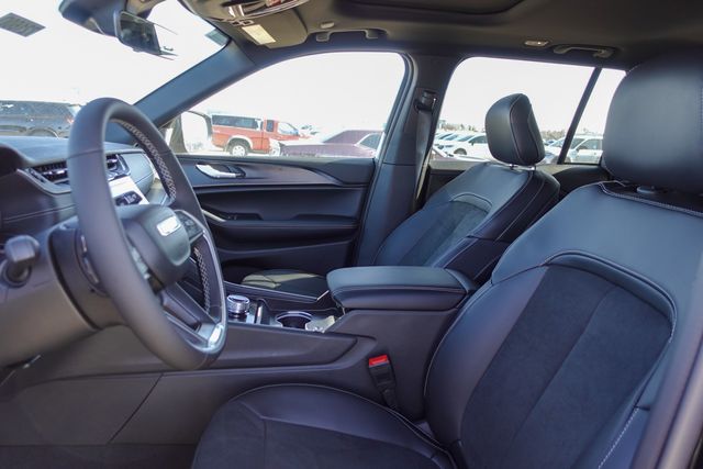 new 2025 Jeep Grand Cherokee car, priced at $40,650