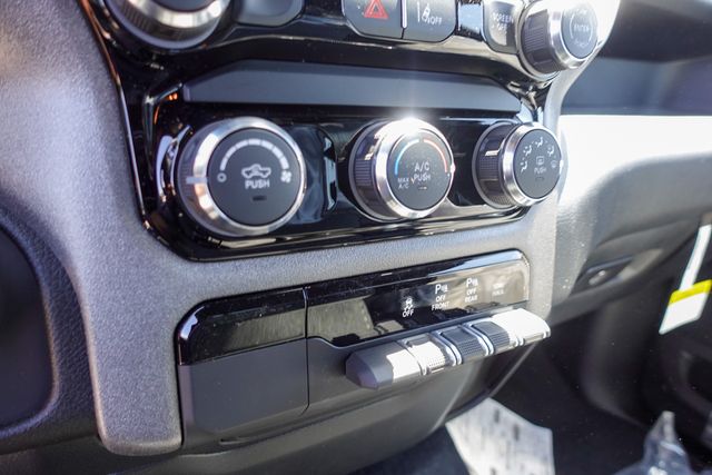 new 2025 Ram 1500 car, priced at $43,653