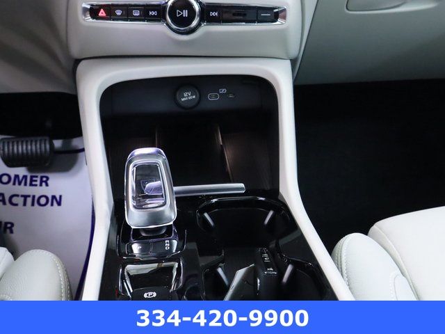 new 2025 Volvo XC40 car, priced at $44,632