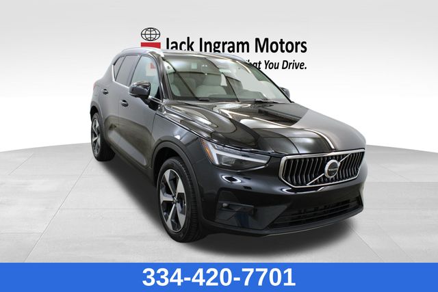 new 2025 Volvo XC40 car, priced at $46,335