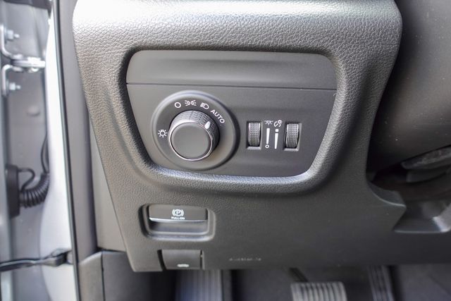 new 2025 Jeep Grand Cherokee car, priced at $40,120