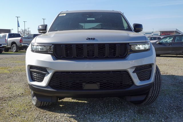 new 2025 Jeep Grand Cherokee car, priced at $42,170