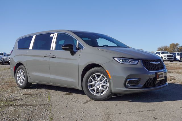 new 2025 Chrysler Pacifica car, priced at $47,065