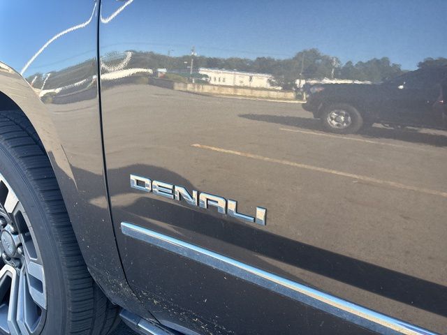 used 2019 GMC Yukon XL car, priced at $29,999
