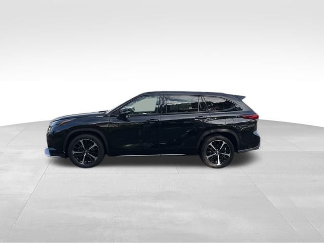 used 2021 Toyota Highlander car, priced at $32,999