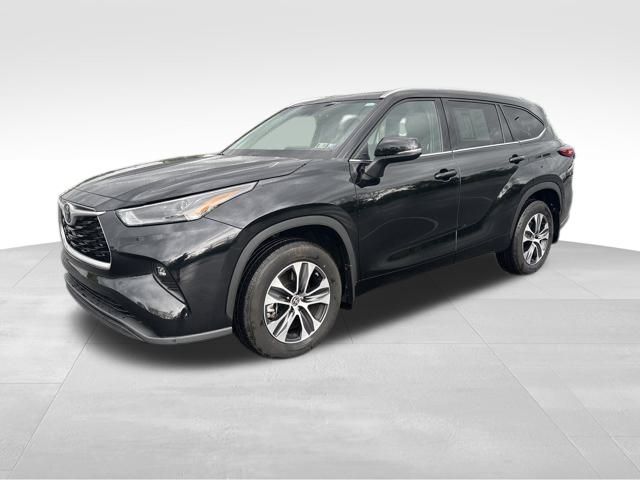 used 2022 Toyota Highlander car, priced at $36,099