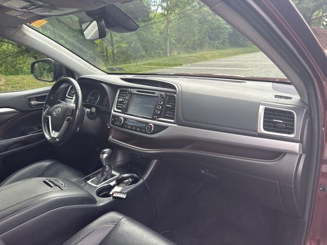 used 2019 Toyota Highlander car, priced at $18,999