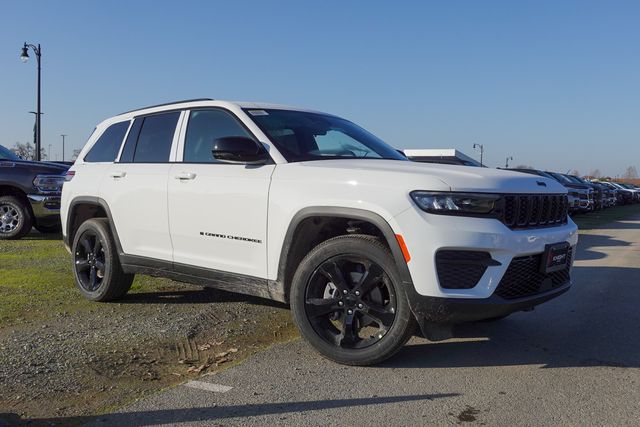 new 2025 Jeep Grand Cherokee car, priced at $43,575