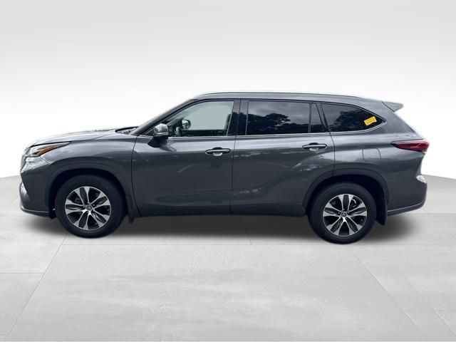 used 2021 Toyota Highlander car, priced at $35,199