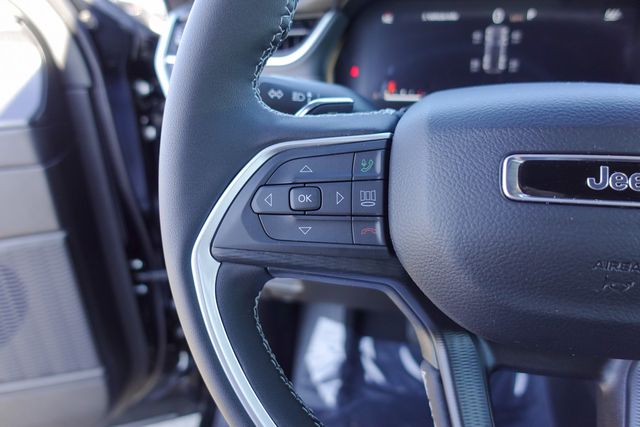 new 2025 Jeep Grand Cherokee car, priced at $44,170