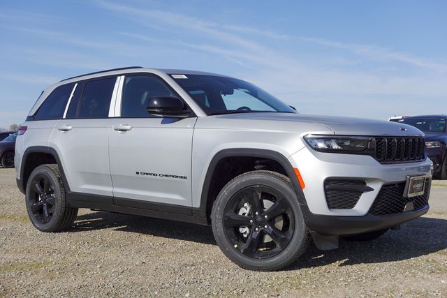 new 2025 Jeep Grand Cherokee car, priced at $44,170