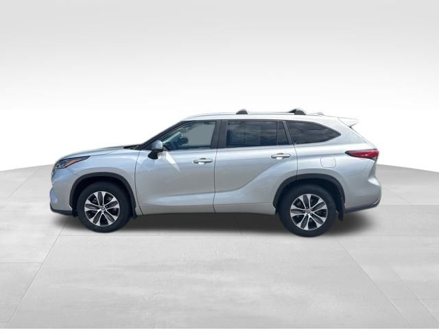 used 2023 Toyota Highlander car, priced at $36,699