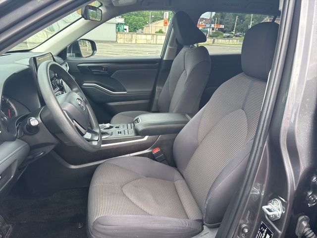 used 2022 Toyota Highlander car, priced at $29,999