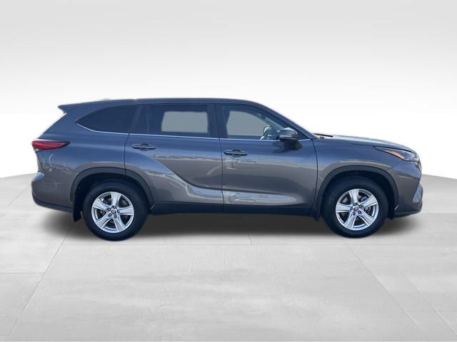 used 2023 Toyota Highlander car, priced at $34,399