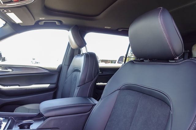 new 2025 Jeep Grand Cherokee L car, priced at $43,712