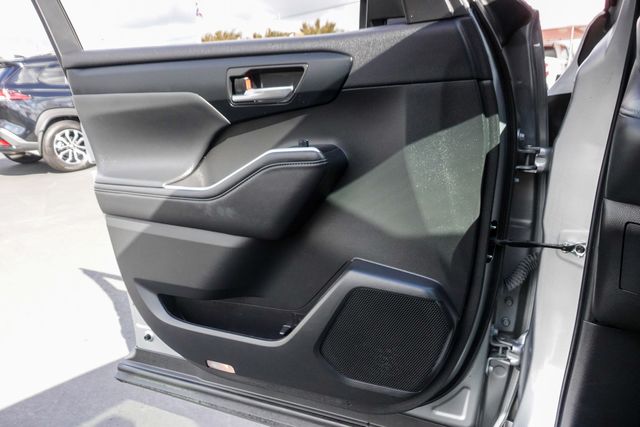 used 2022 Toyota Highlander car, priced at $37,000