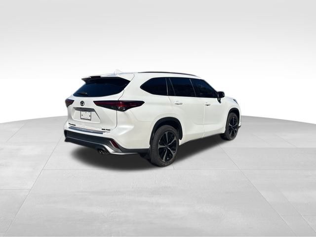used 2022 Toyota Highlander car, priced at $37,150