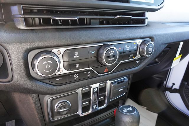 new 2025 Jeep Wrangler car, priced at $42,085