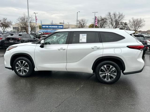 used 2022 Toyota Highlander car, priced at $32,999