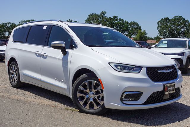 new 2025 Chrysler Pacifica Hybrid car, priced at $47,541