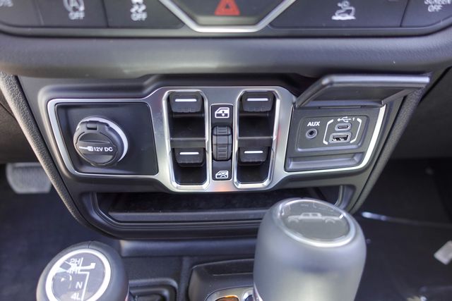new 2025 Jeep Gladiator car, priced at $46,270