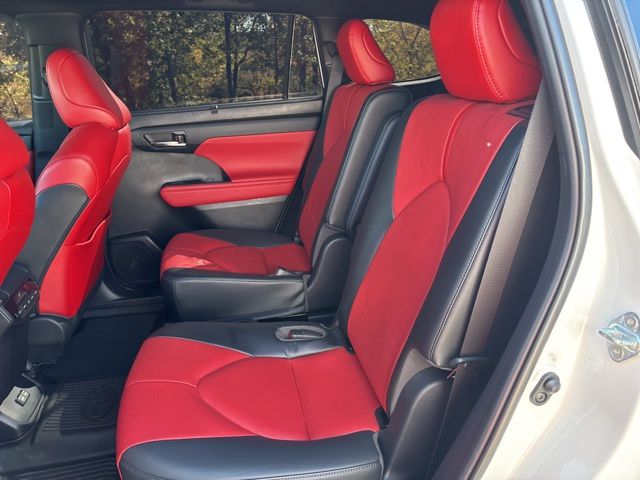 used 2022 Toyota Highlander car, priced at $37,150