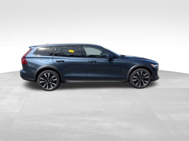 used 2021 Volvo V60 Cross Country car, priced at $27,499