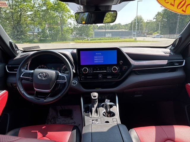 used 2023 Toyota Highlander car, priced at $42,499