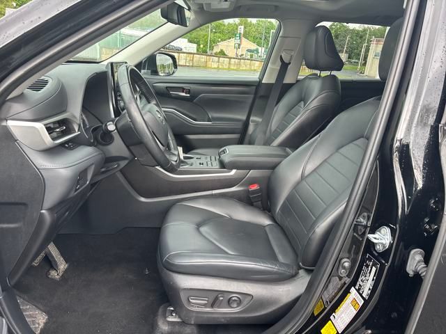 used 2022 Toyota Highlander car, priced at $36,099