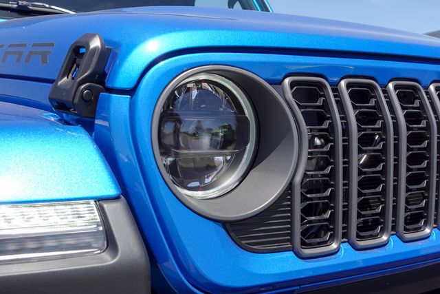 new 2025 Jeep Gladiator car, priced at $46,270