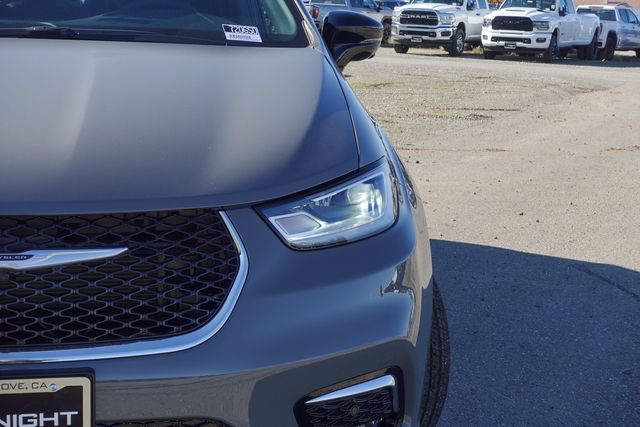 new 2025 Chrysler Pacifica car, priced at $47,065