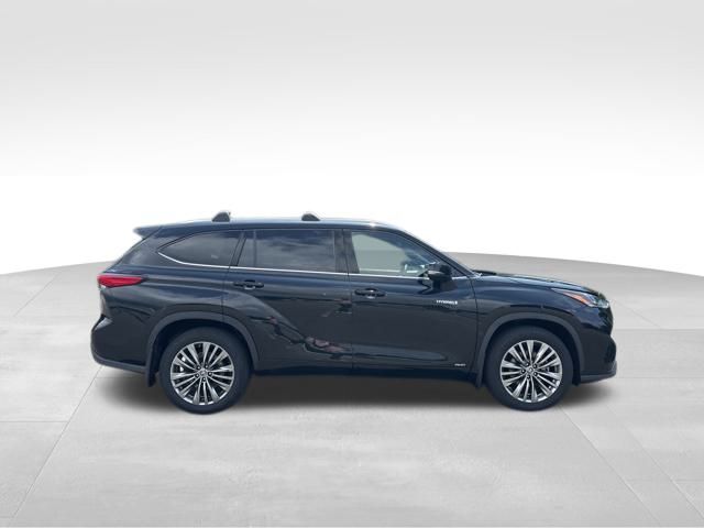 used 2020 Toyota Highlander Hybrid car, priced at $35,488