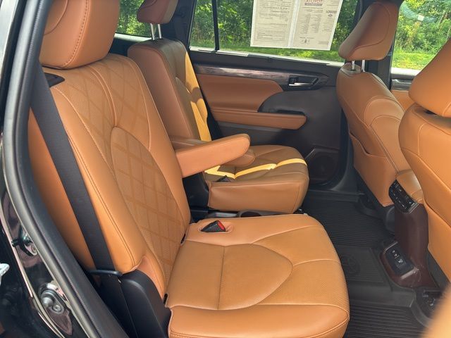 used 2020 Toyota Highlander Hybrid car, priced at $35,488