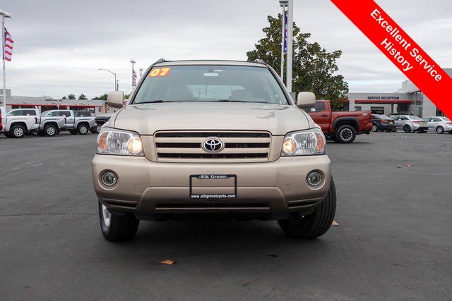 used 2007 Toyota Highlander car, priced at $9,000
